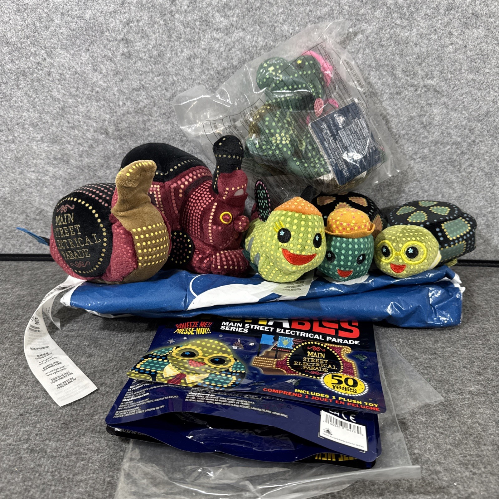 Disney Main Street Electrical Parade  Wishables Complete Full Set w/ Chase Plush