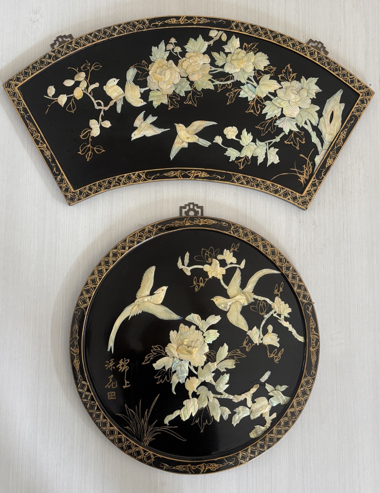 Vintage Oriental Mother of Pearl Black Lacquer Asian Birds Round Wall Art 20