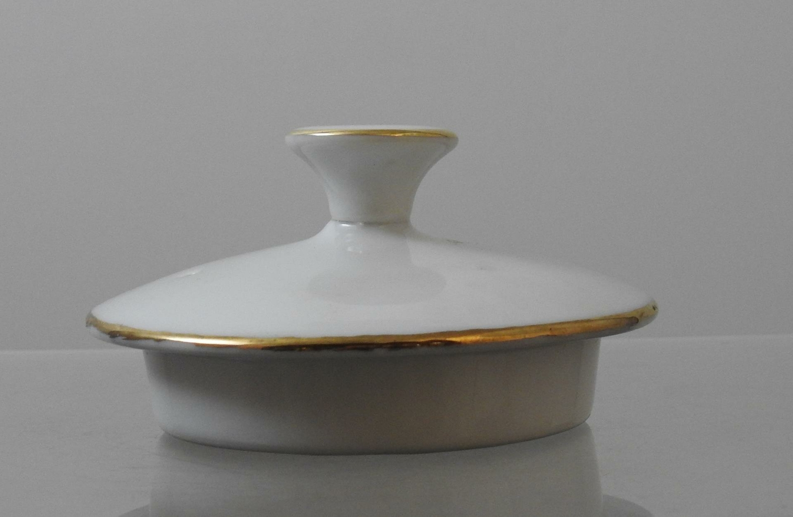 Vintage Porcelain White Teapot Cover ONLY Gold Gilt Trim About 3\