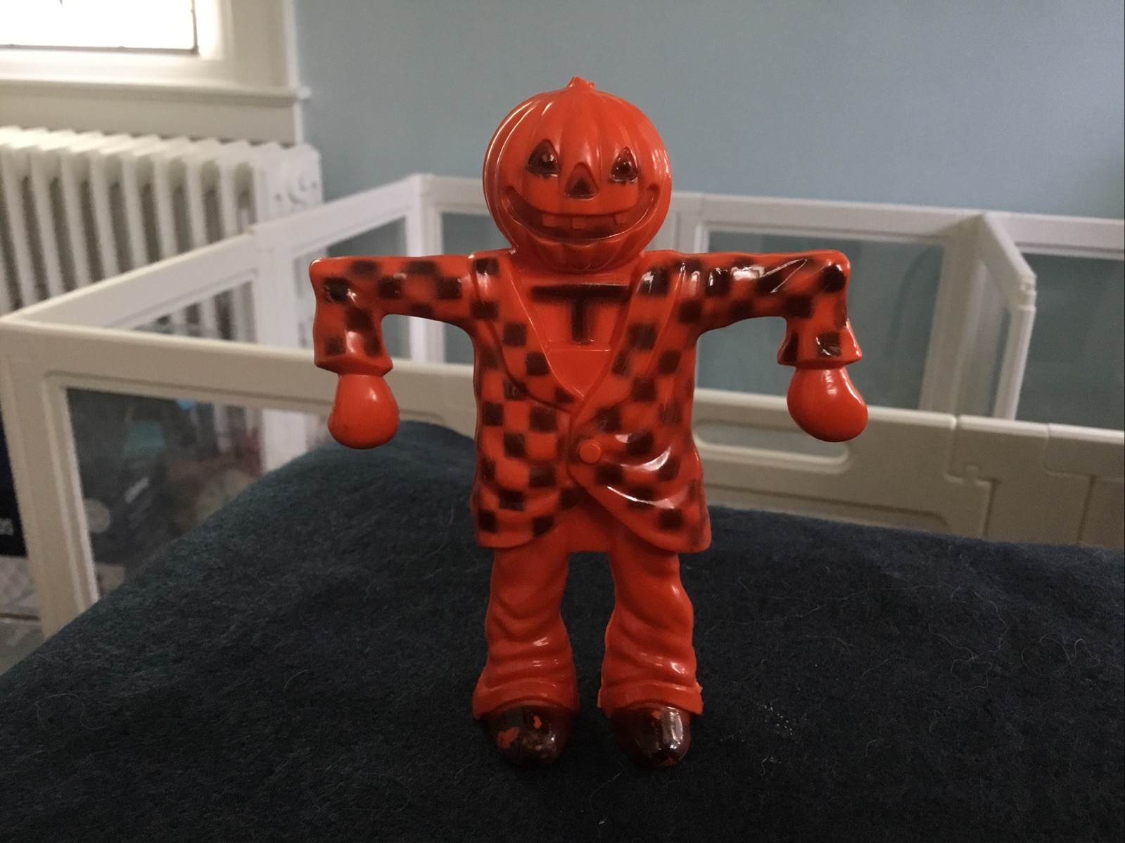 Vintage 50s Halloween ROSBRO Hard Plastic SCARECROW JUMPING JACK Candy Holder 5