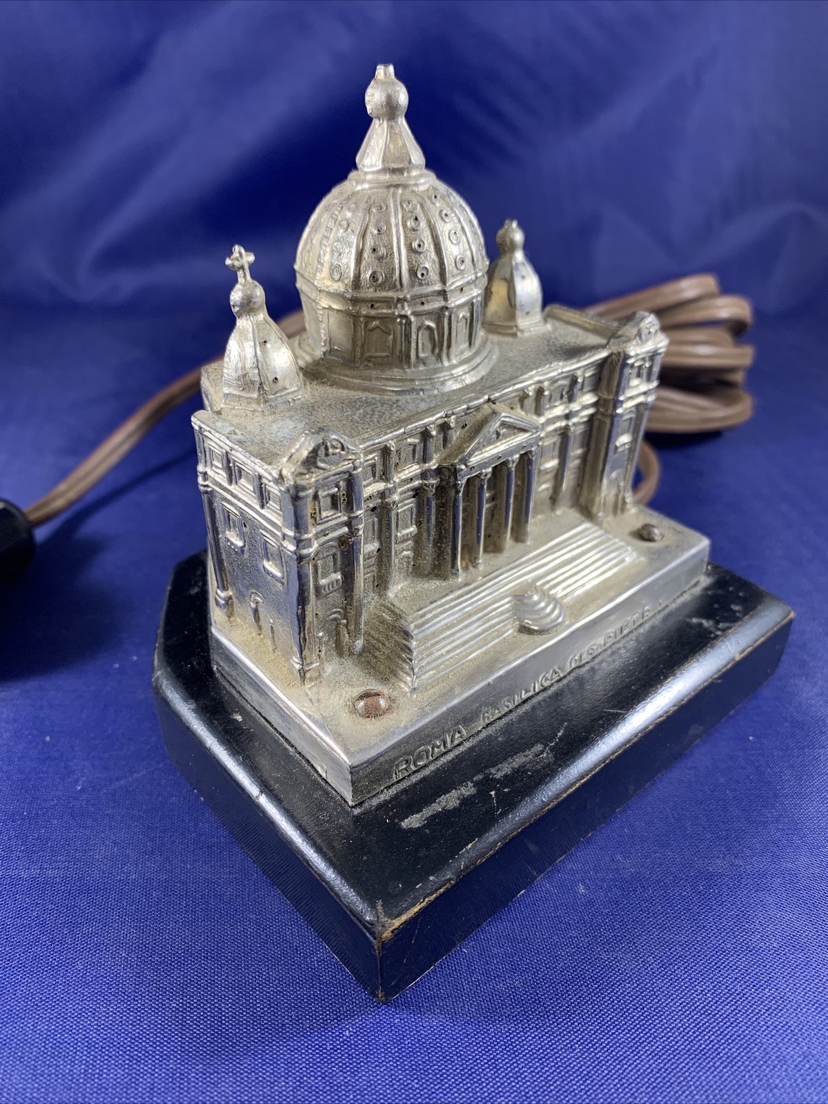c.1940's St. Peter's Basilica, Rome Italy Souvenir Building Lamp