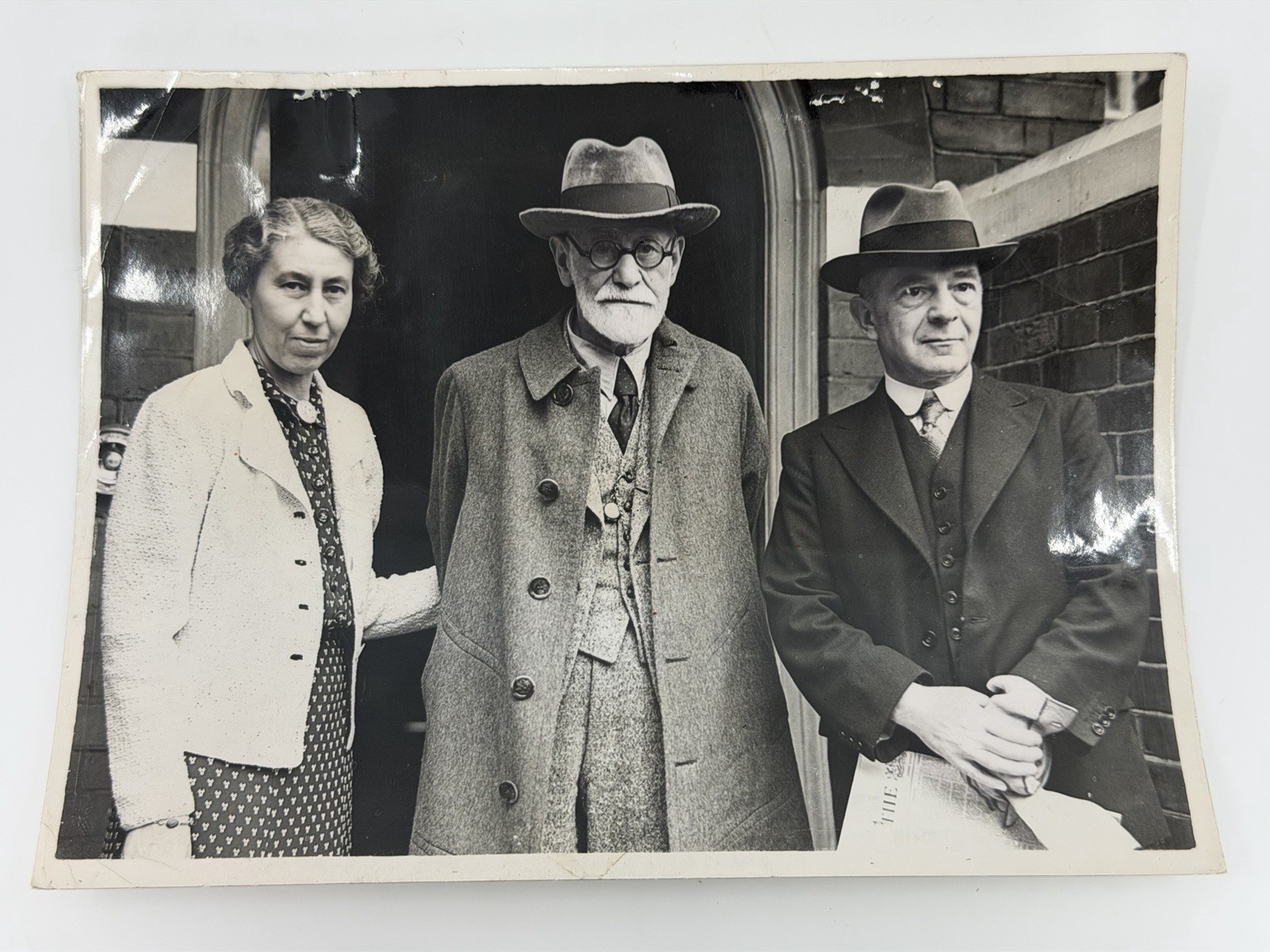 Original Vintage Press Photograph – Sigmund Freud in London, 1938