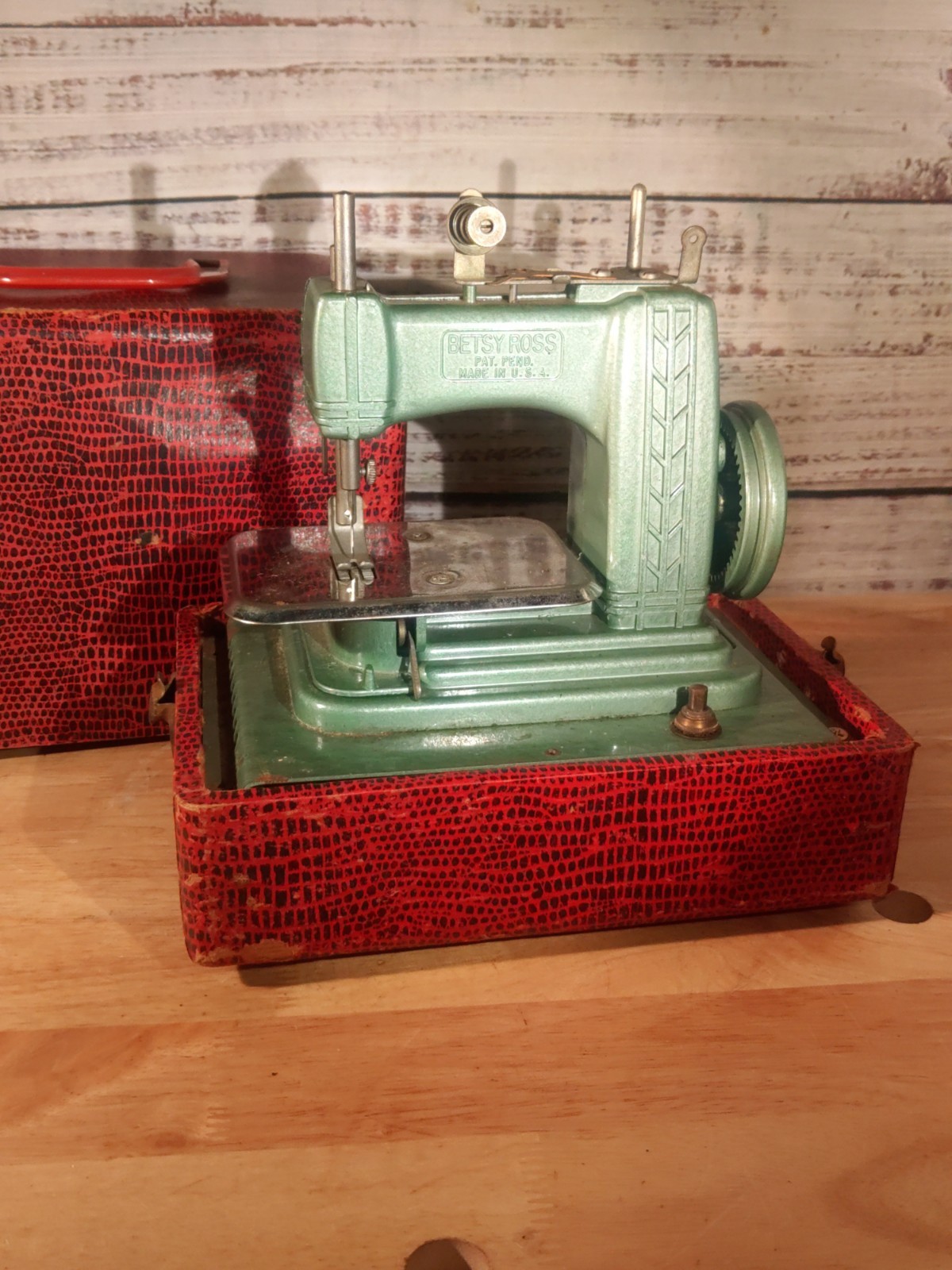 Betsy Ross Vintage Miniature Sewing Matching Case- Read