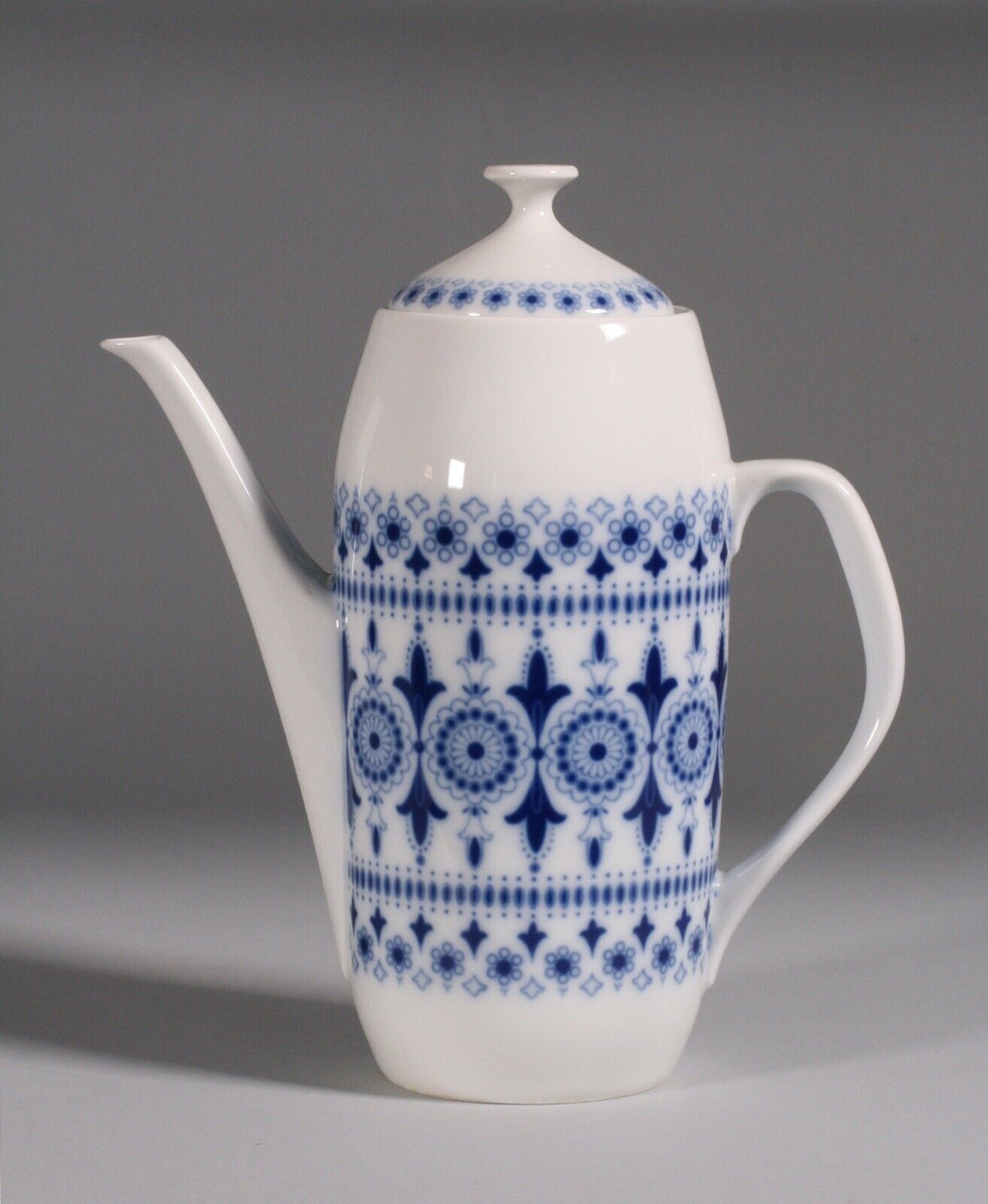Mid Century Design Porcelain Teapot by Hutschenreuther /Blue & White Art Moderne