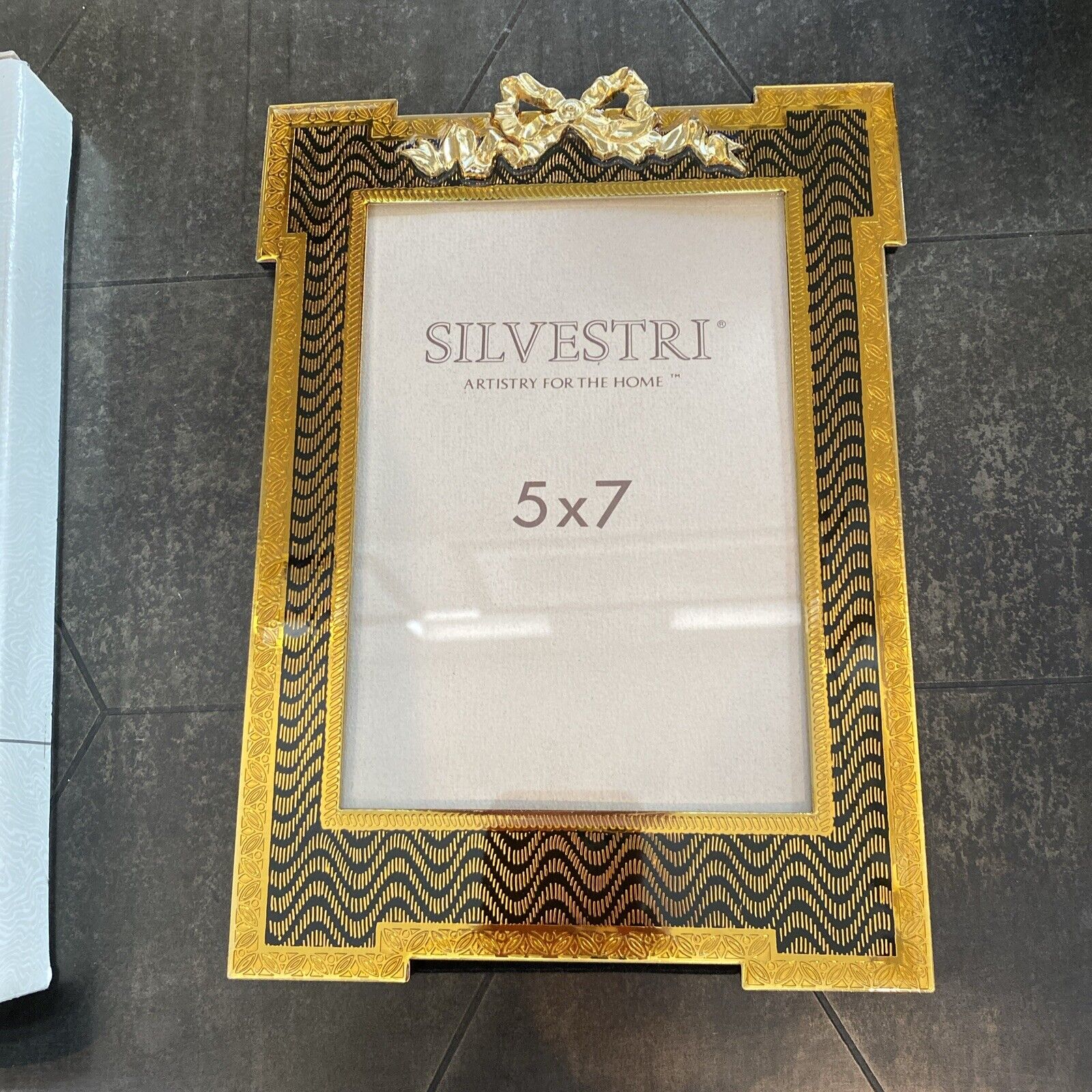 VTG SILVESTRI  5 x 7 photo frame Gold And Bow. 1990. Box Included