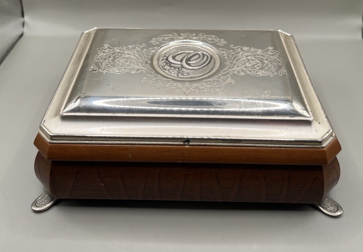 Leader Argenti Cherry Wood and Sterling Silver Inlay Trinket Box Luigi Pesaresi Leader Argenti Cherry Wood and Sterling Silver Inlay Trinket Box Luigi Pesaresi