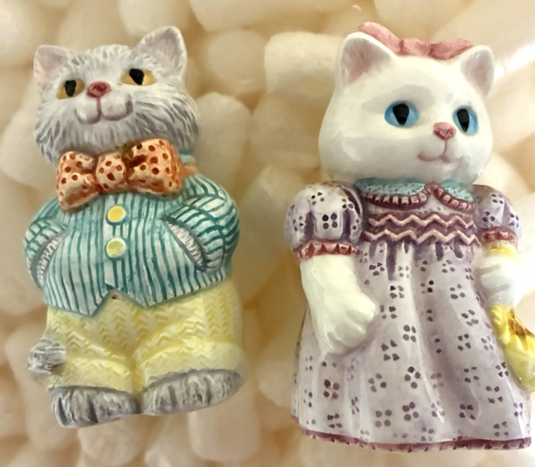 Vintage 1992 Avon  Smiling Ceramic Cat Pair Salt & Pepper Shakers VGC Colorful