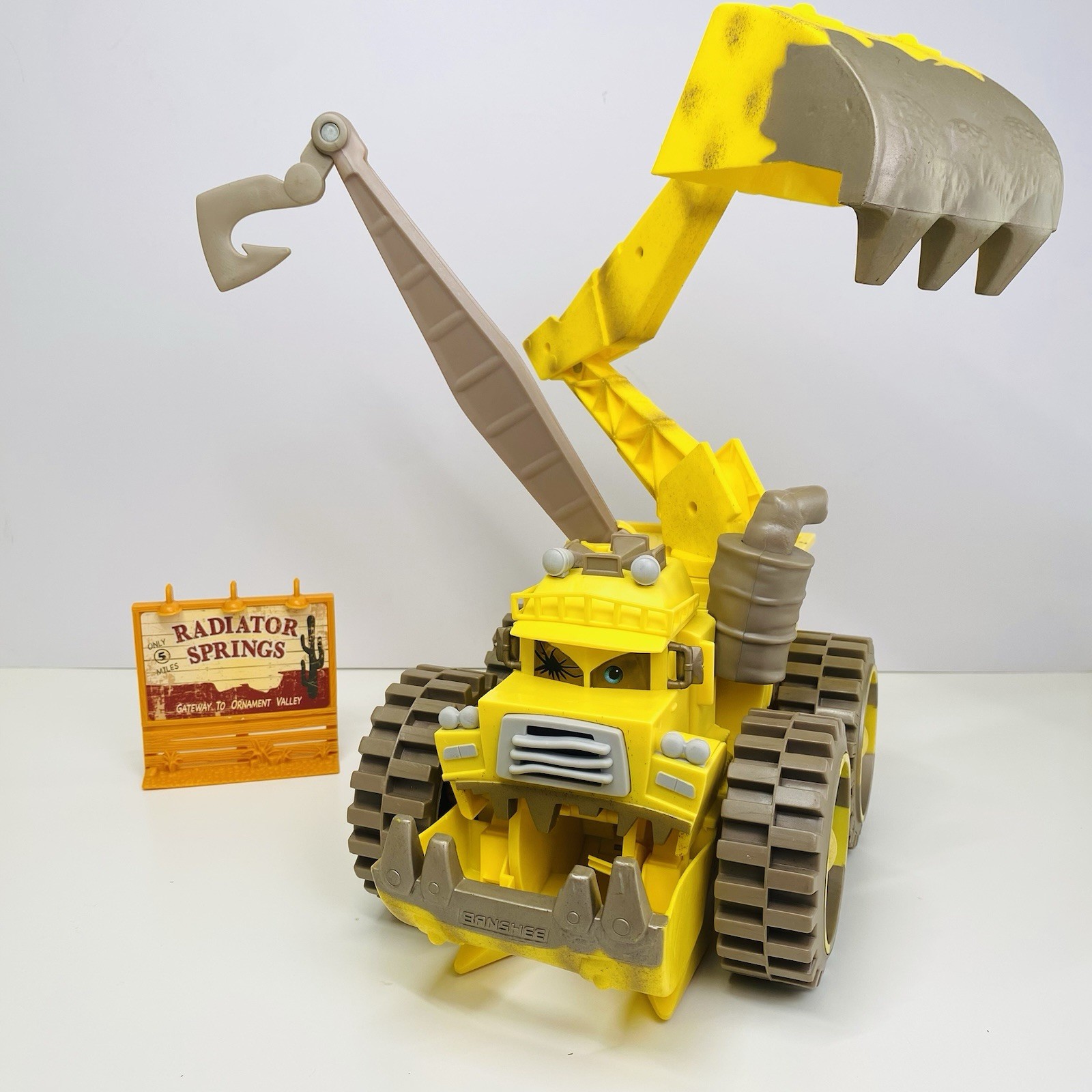 Disneys Pixar Cars Screamin’ Banshee Junkyard Excavator Toy - Rare Nice WORKS