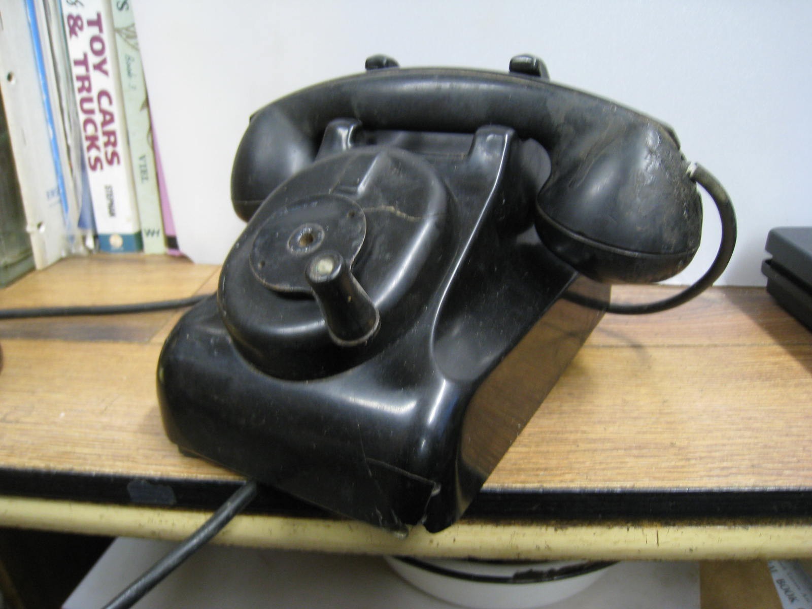 LEICH MAGNETO LATE 30'S EARLY 40'S Antique Desk Top Hand Crank Telephone Black