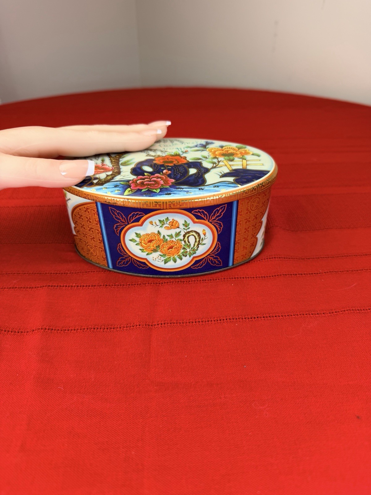 Vtg 1970s Daher England Oval Metal Tin Imari Floral Pattern Boho Decor
