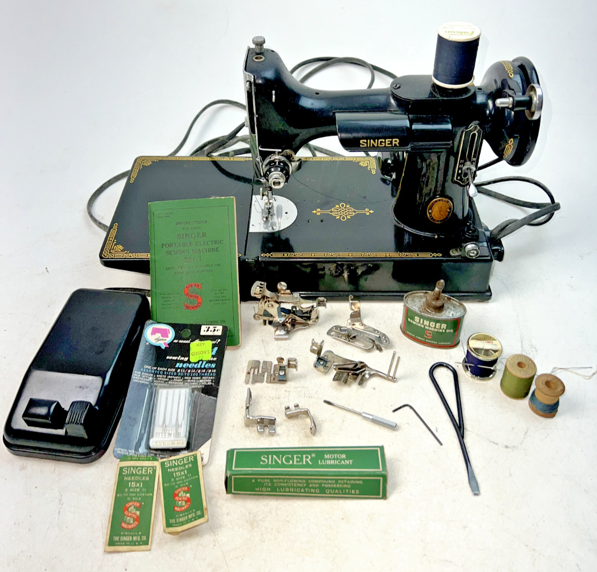 Vintage 1951 Singer Featherweight Portable Electric Sewing Machine 221-1 w/Case