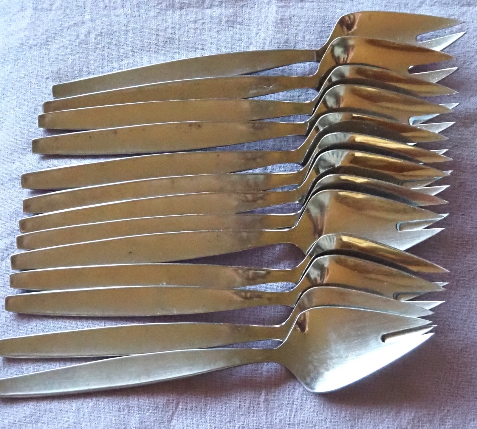 Retro/Vintage Set of 13pc 2-prong buffet fork/splayds. 