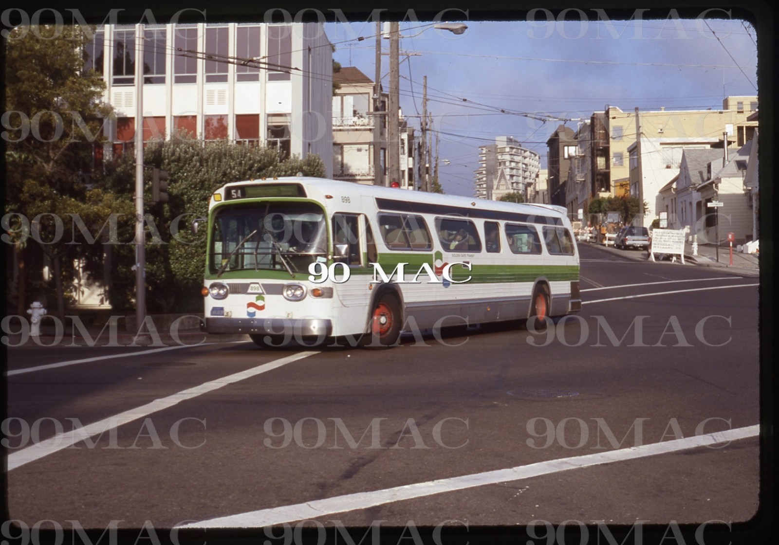 GGT-GOLDEN GATE TRANSIT. GM COACH BUS #898. SFO (CA). Original Slide 1985.