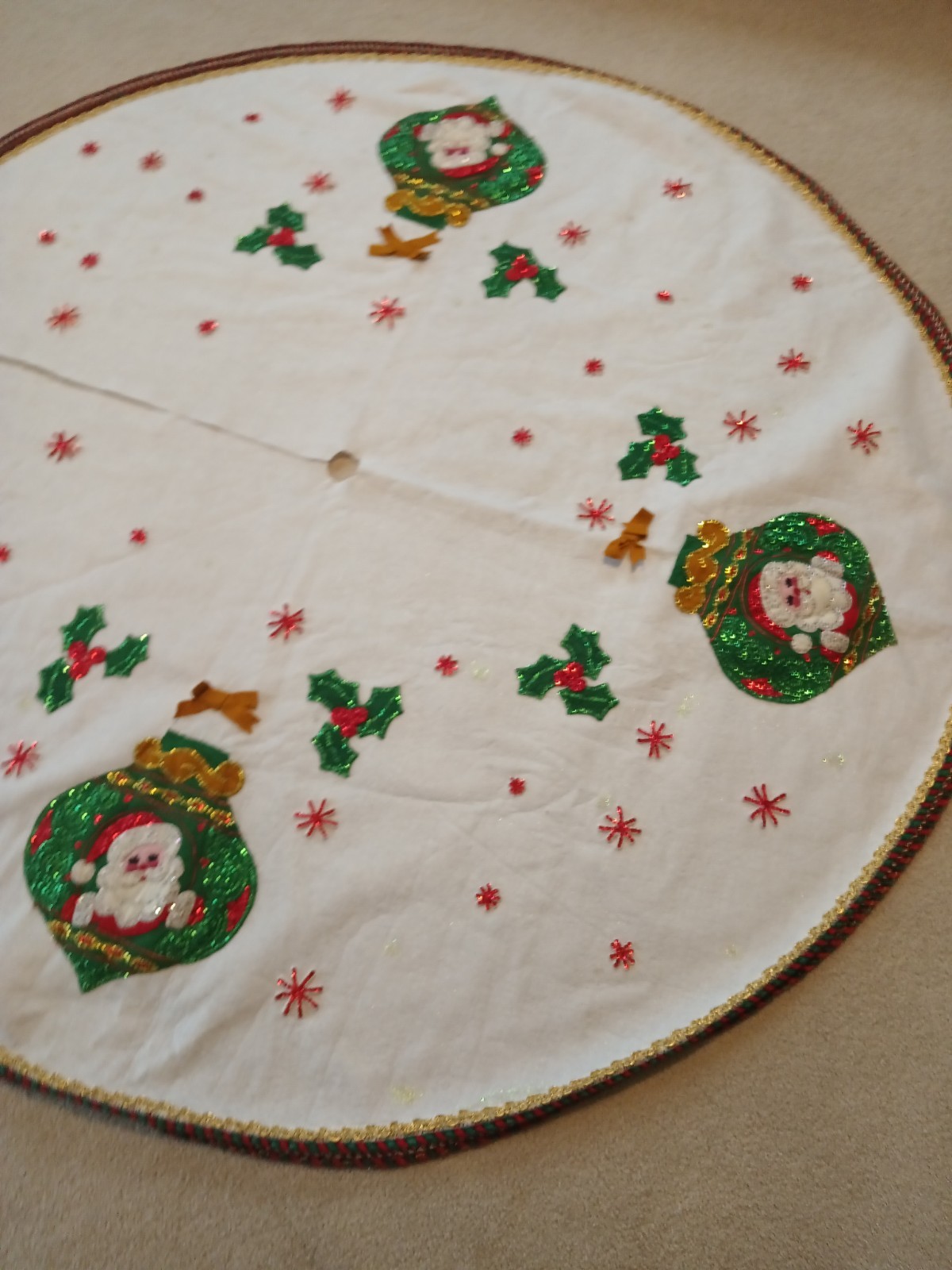 Beautiful Handmade Felt Sequin Santa Christmas Tree Skirt - HUGE 72\