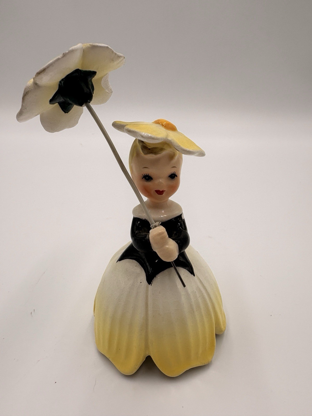 Vintage Lefton Japan Flower Girl Figurine A1949 Yellow Daisy Lady MCM Vintage Lefton Japan Flower Girl Figurine A1949 Yellow Daisy Lady MCM