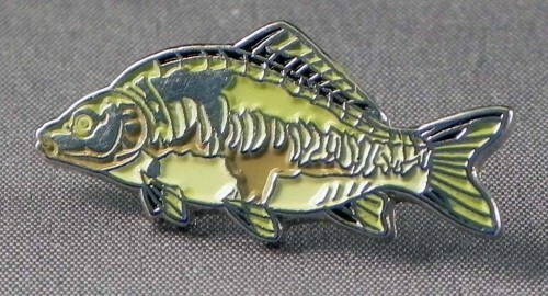 MIRROR CARP FISH ENAMEL PIN BADGE - NEW