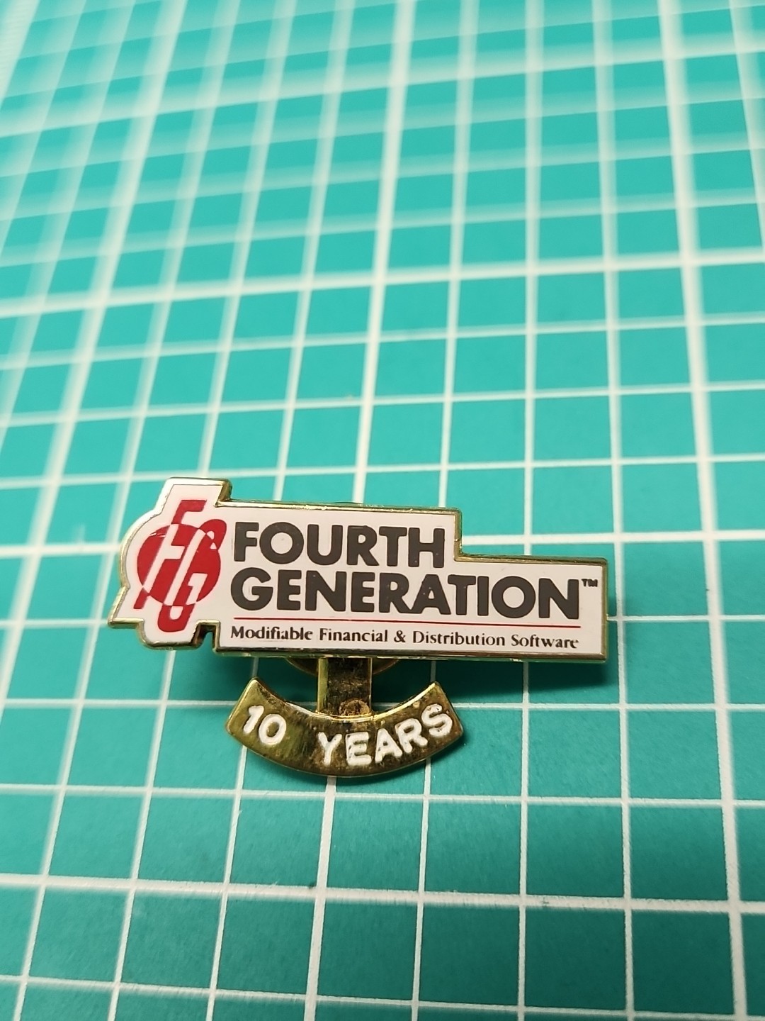 Vtg Fourth Generation Software 10 Years Gold Tone Lapel Pin