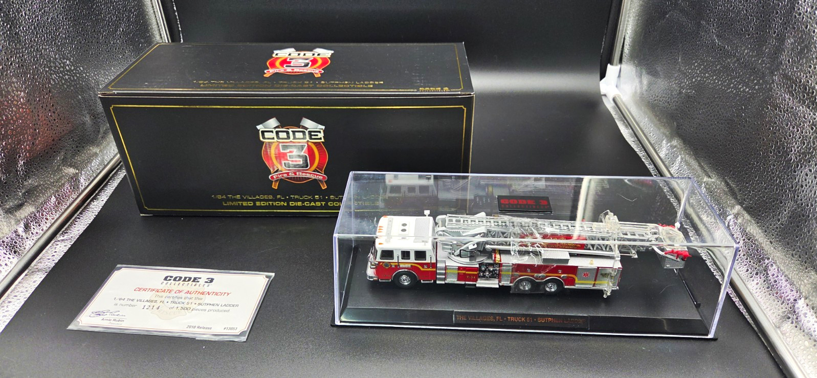 Code 3 Collectibles The Villages FL Truck 51 Sutphen Ladder 1/64