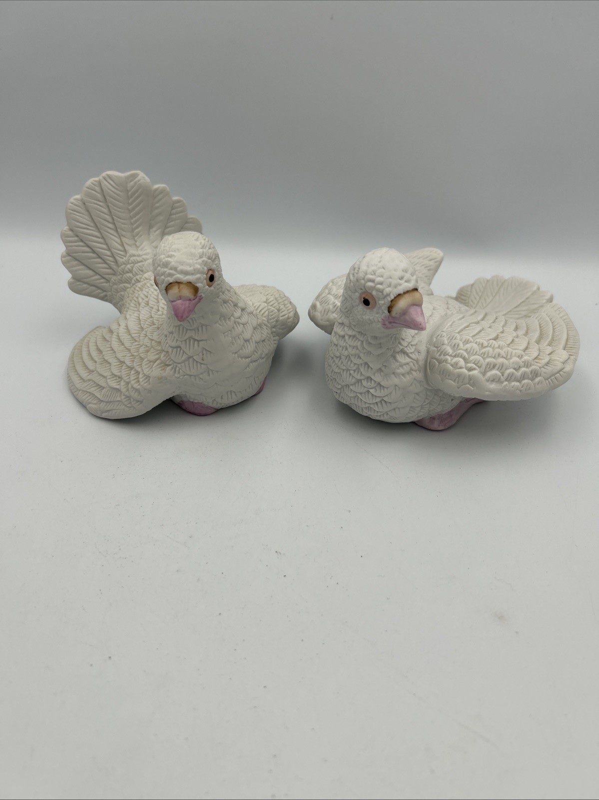 VTG Pair Of  Porcelain White Doves Figurines Taiwan -Painted Beaks & Feet Detail