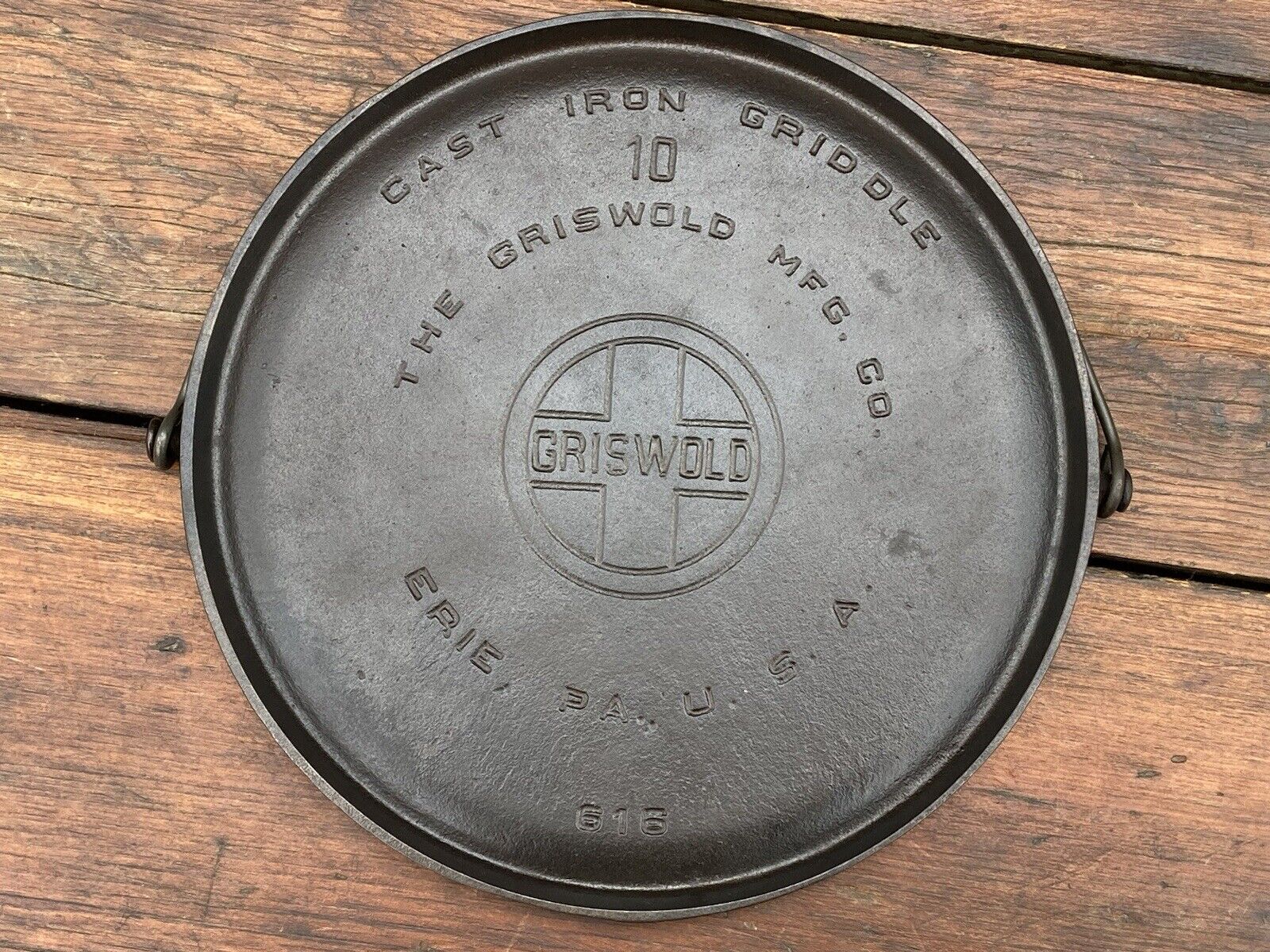 Griswold Cast Iron #10 Large Logo Bailed Griddle
