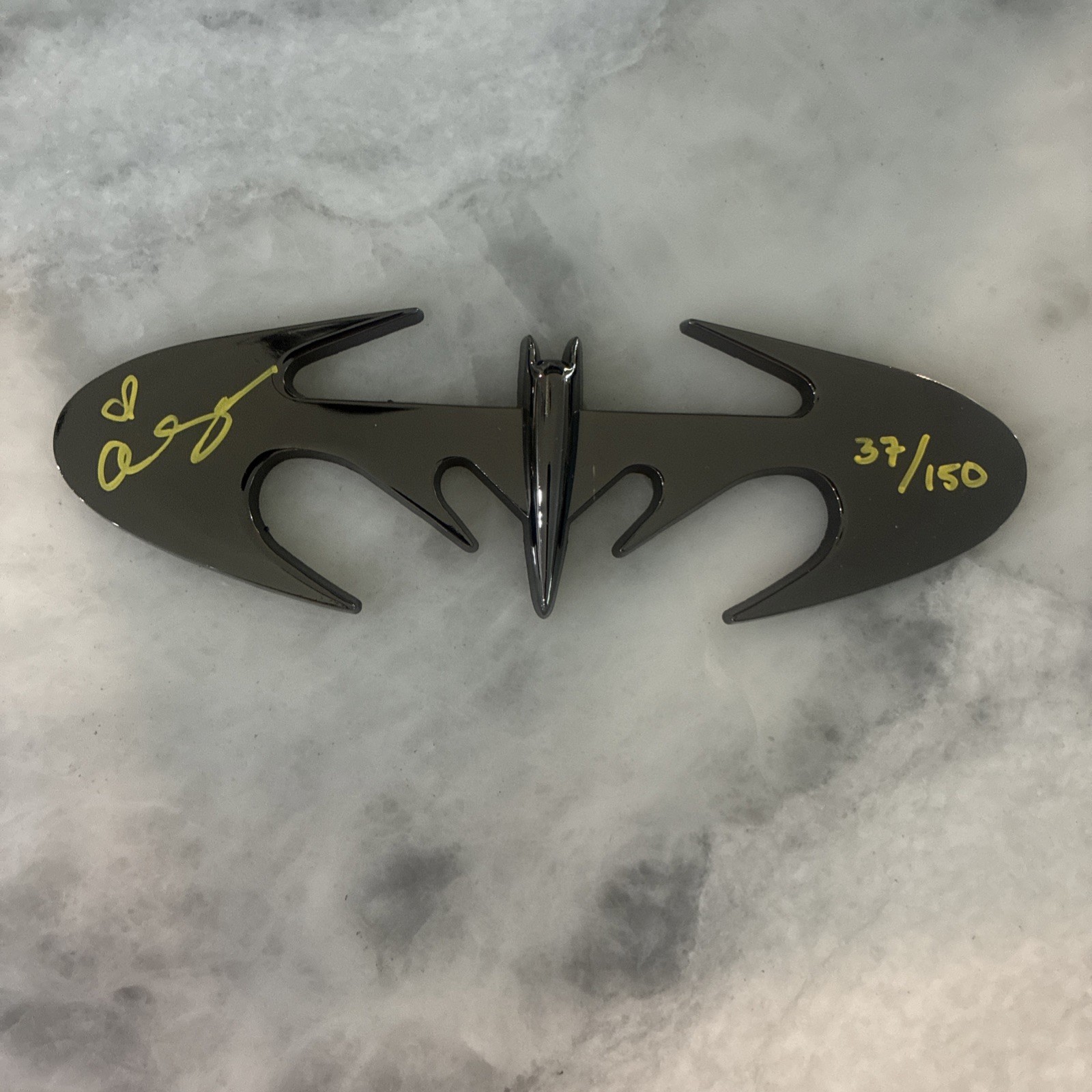 BAM BOX ULTRA 90\'S ALICIA SILVERSTONE BATARANG SIGNED  #37/150 BATGIRL BECKETT