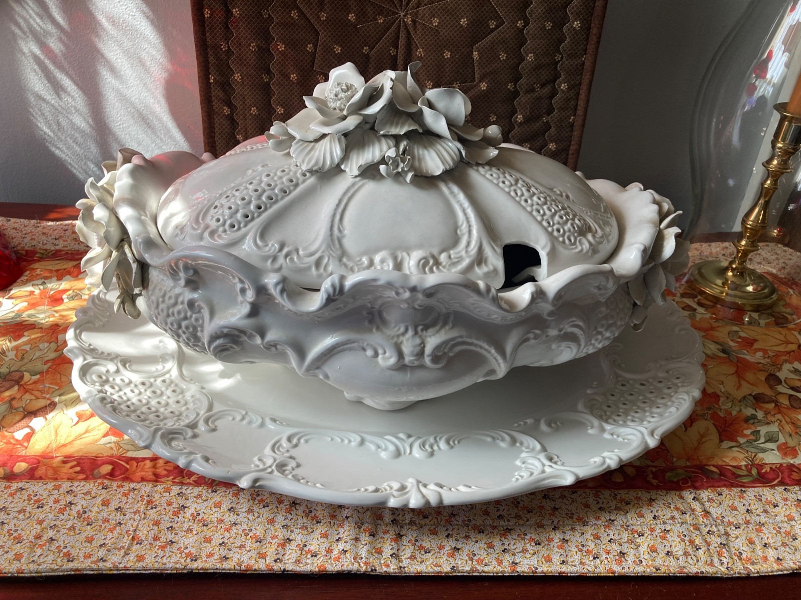 Italian Mid-Century Ardalt Fiori Bianca Porcelain Soup Tureen With Platter 5493 Italian Mid-Century Ardalt Fiori Bianca Porcelain Soup Tureen With Platter 5493