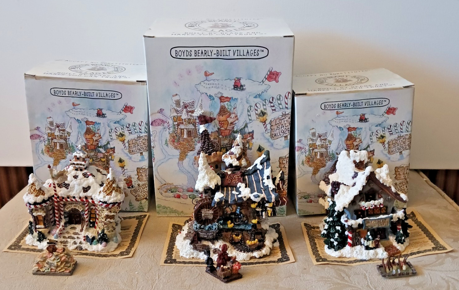 BOYDS BEARLY-BUILT VILLAGES Boyds Town Kringle's Village Buildings Lot of 3