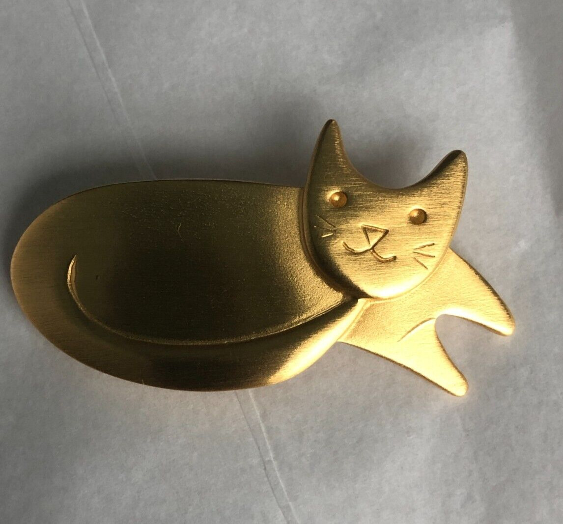 Vintage AK Anne Klein Matte Gold Tone Smiling Kitty Cat Brooch Signed