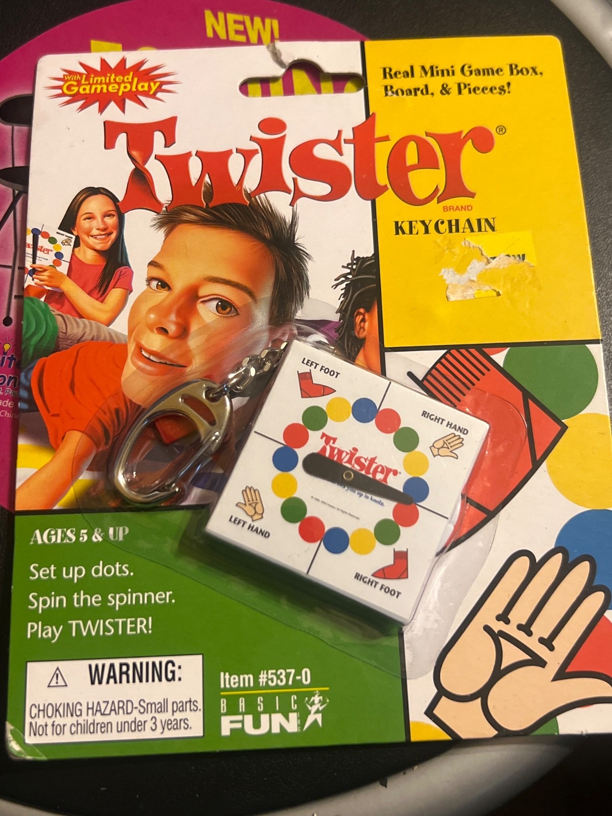 Basic Fun Twister Mini GAME KEYCHAIN  New/Sealed 2005 Hasbro
