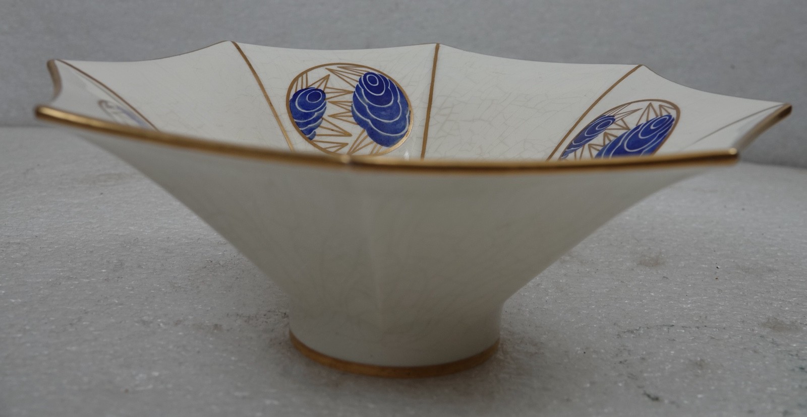 ANTIQUE 18TH CENTURY FRENCH SERVES PORCELAIN BOWL