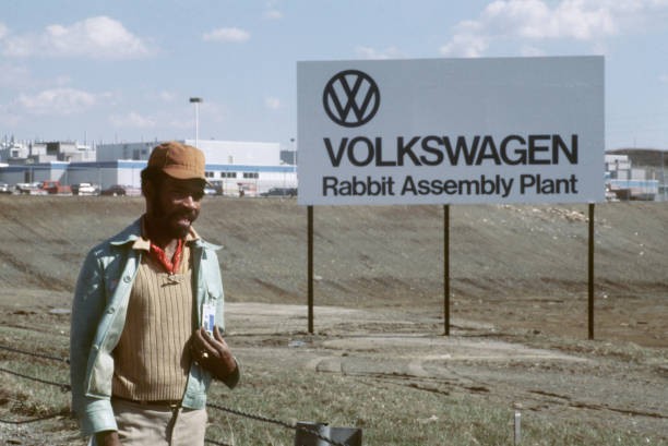 A worker front of Volkswagen factory Westmoreland US state of Penn- Old Photo 1