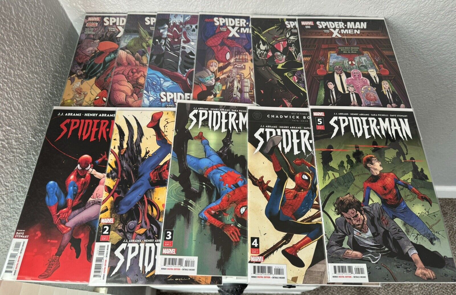 Lot Of 25 Spider-man Spider-verse Comic Books