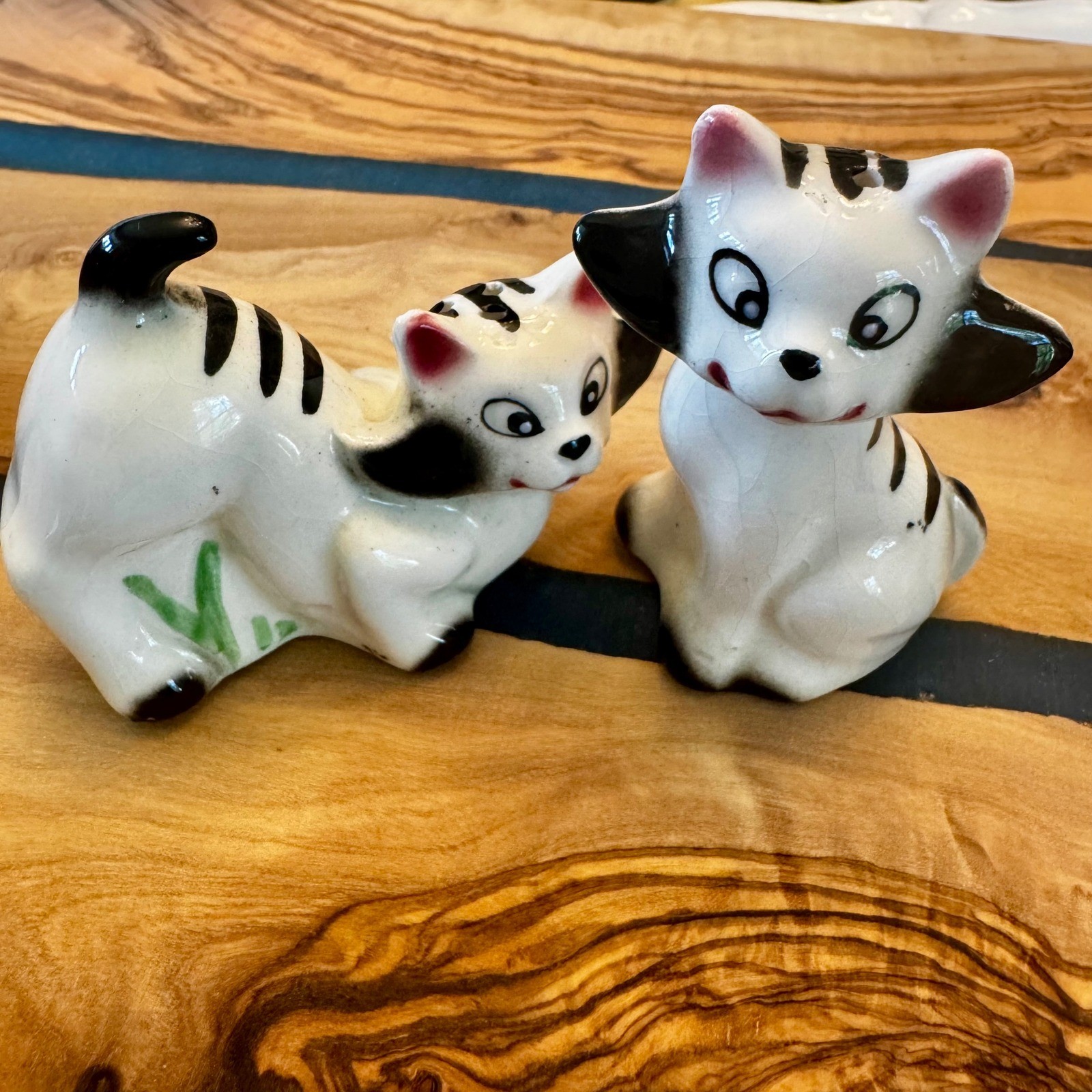 Vintage 1950s Cat Salt and Pepper Shakers – Hand Painted Ceramic Japan Kitsch MC