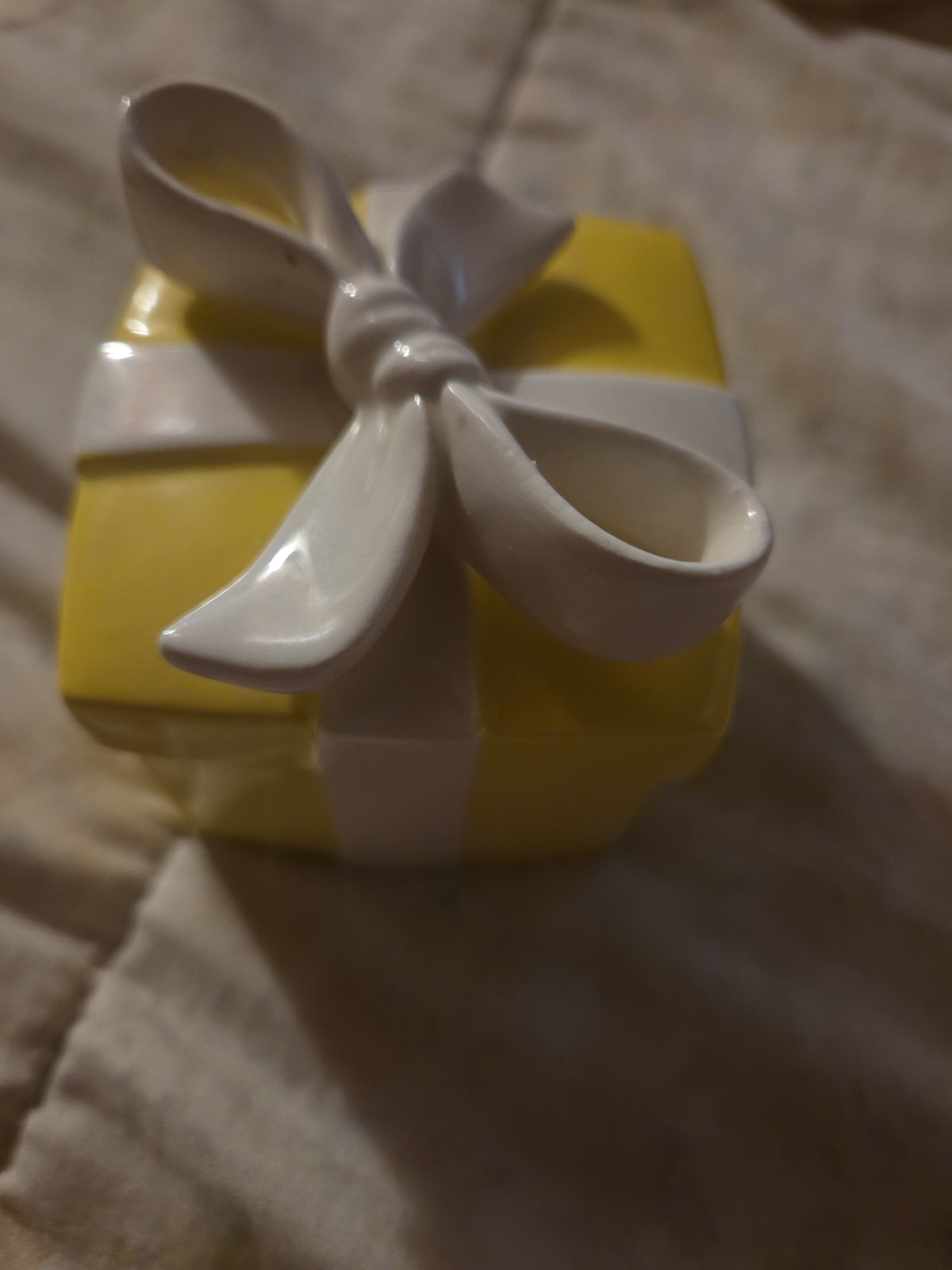 Fitz And Floyd Vintage Gift Box Yellow With White Bow. unique