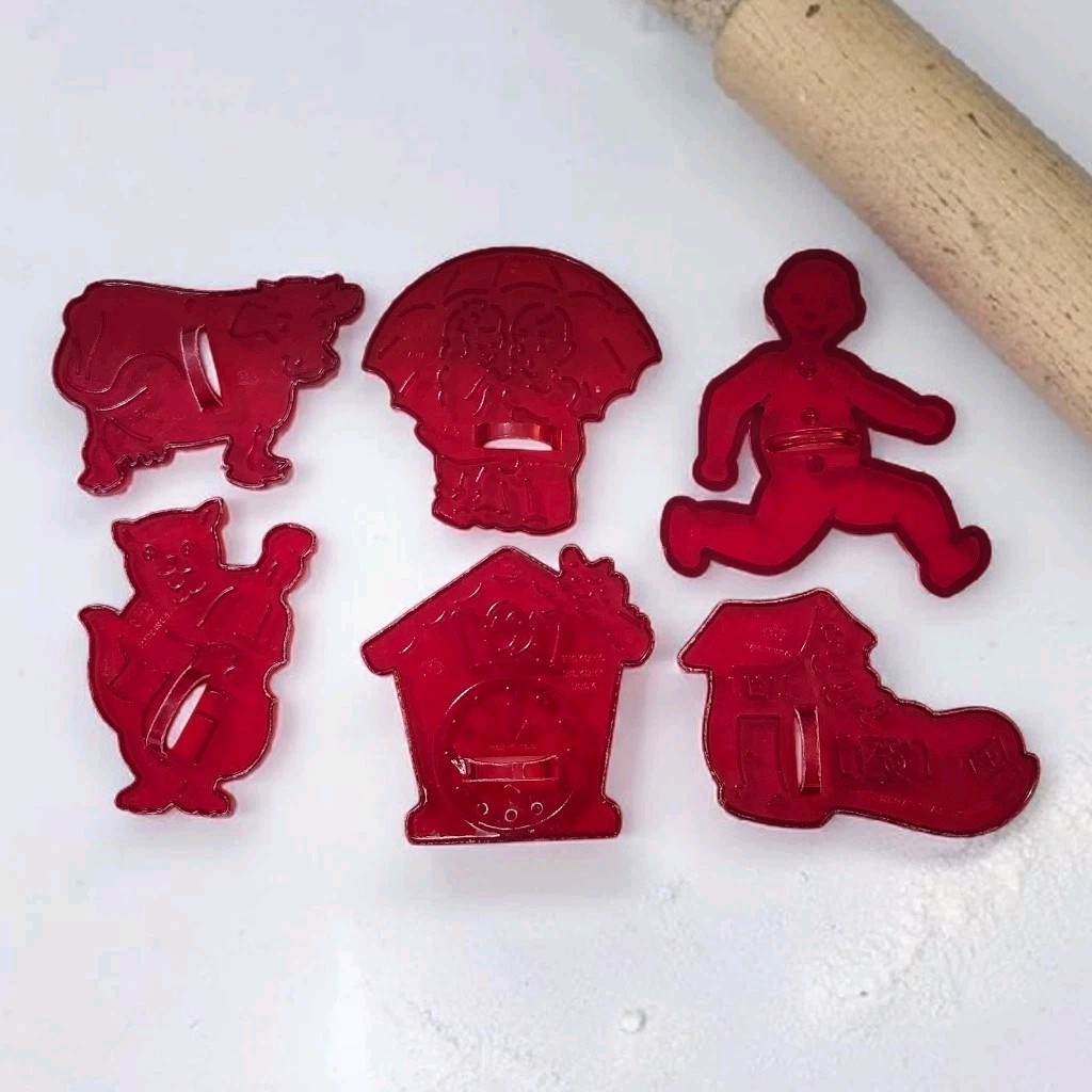 Vtg HRM Red Plastic Cookie Cutters Nursery Rhymes Set Of 6 Excellent Condition Vtg HRM Red Plastic Cookie Cutters Nursery Rhymes Set Of 6 Excellent Condition