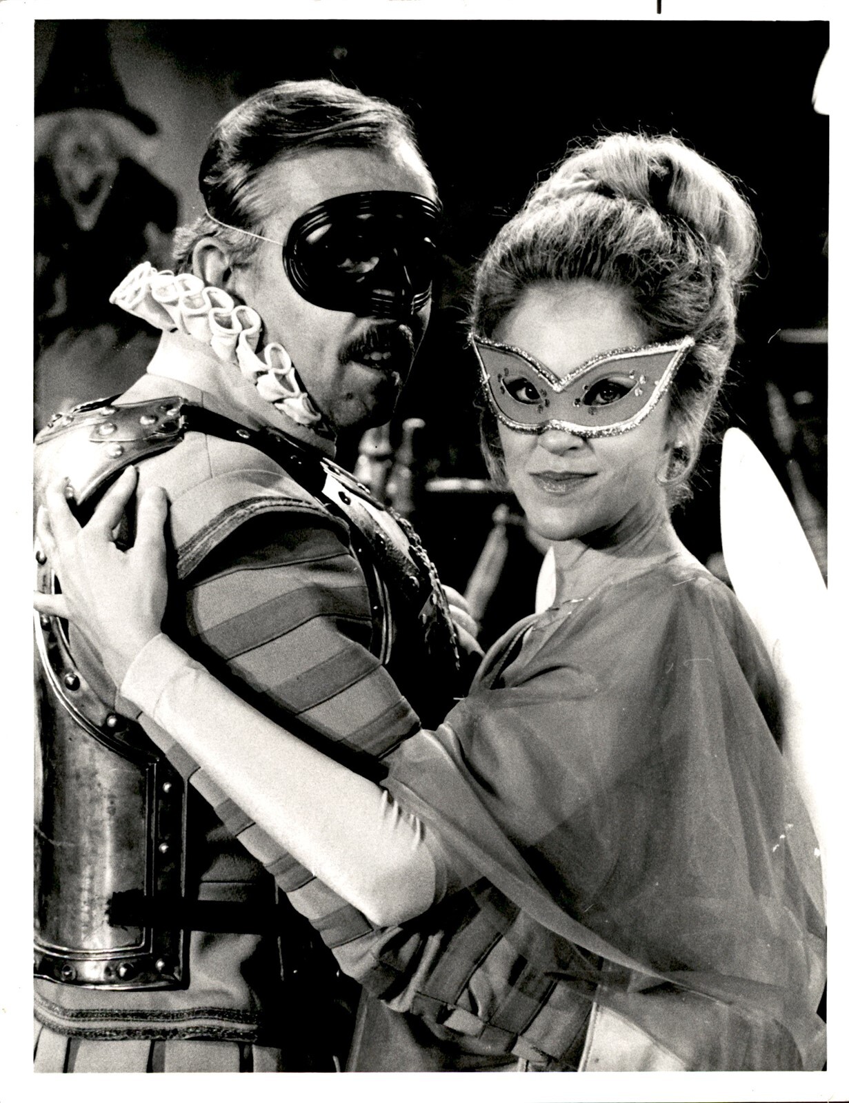 BR31 1984 Orig Photo HALLOWEEN MASQUERADE John Ratzenberger Bernadette Birkett