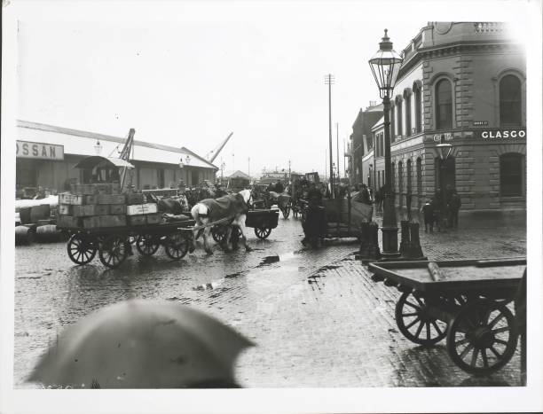 Resuming work at the docks after the Belfast strike and riots OLD PHOTO