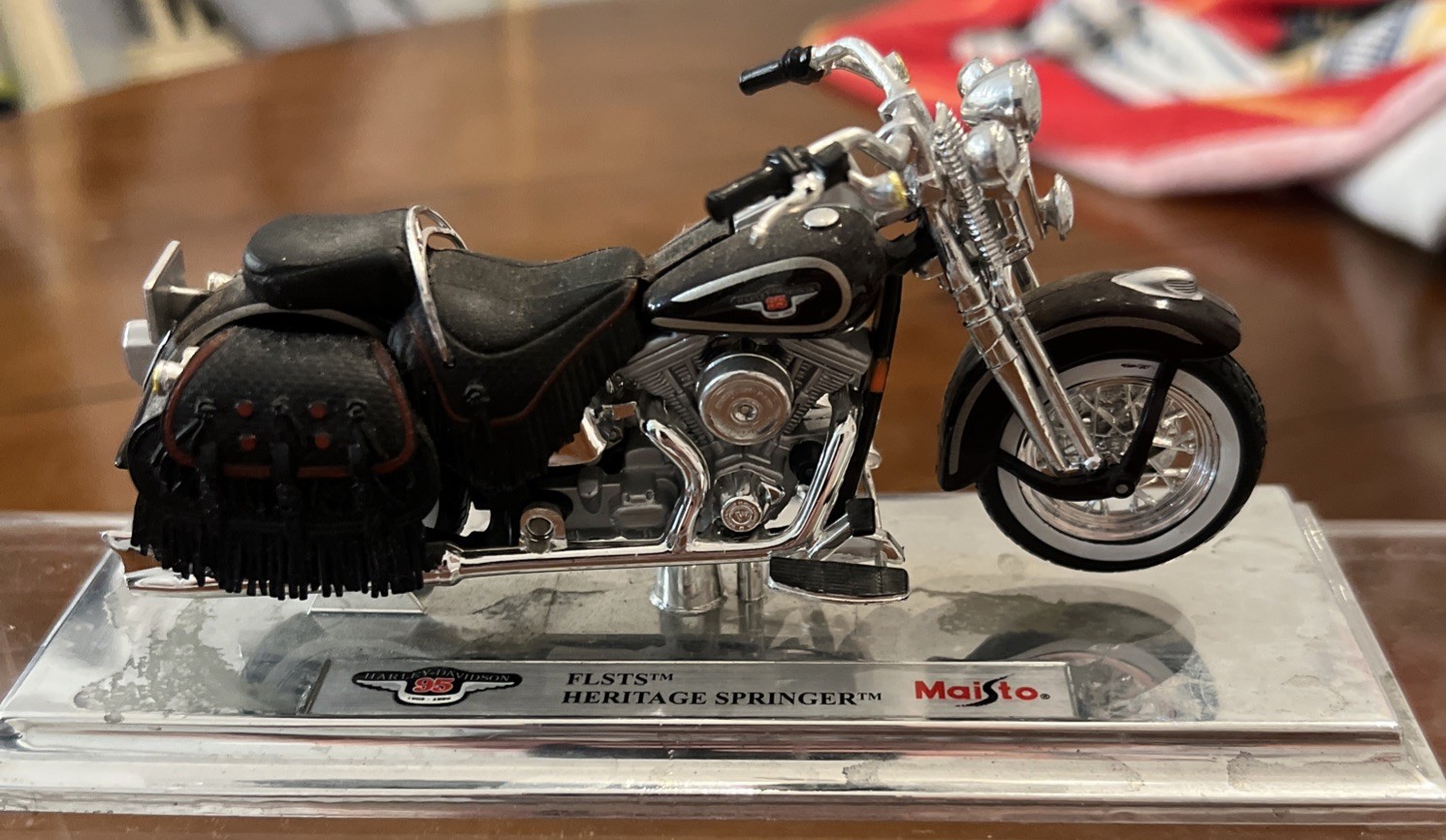 Maisto 1:18 Harley Davidson 1999 FLSTS Heritage Softail Springer MOTORCYCLE BIKE