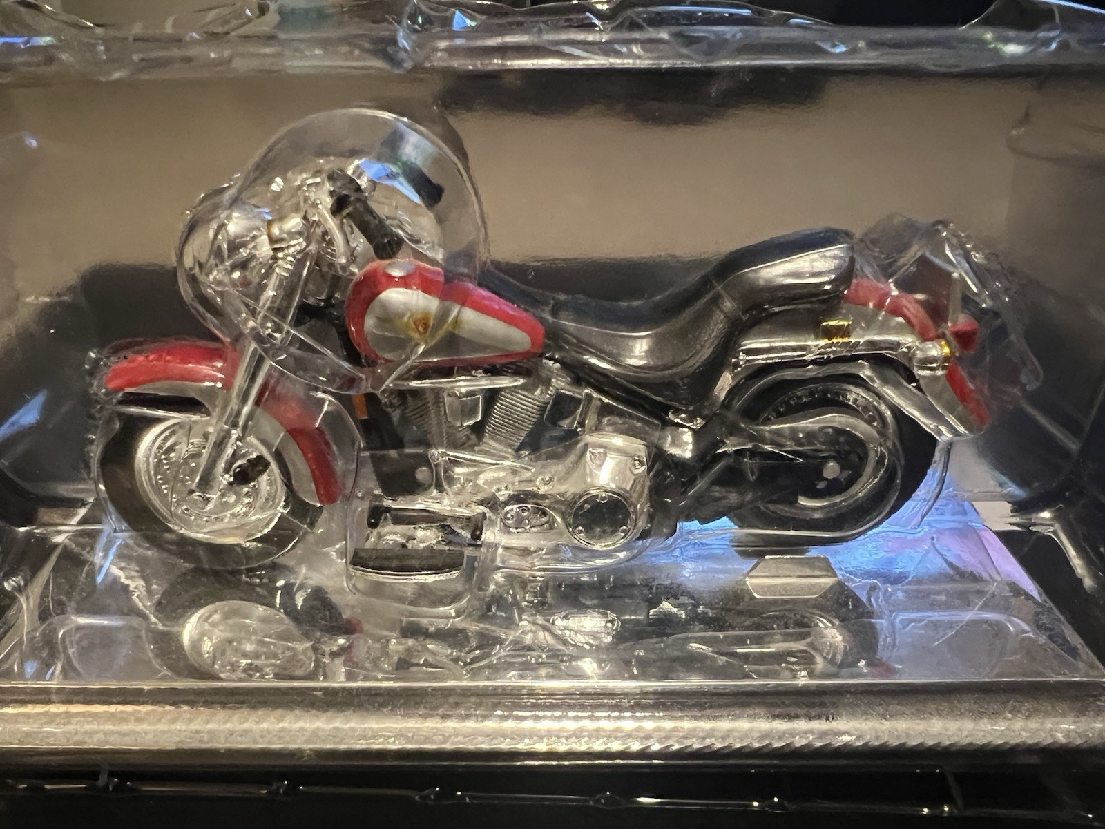 Harley Davidson 1999 FLSTF Fat Boy 1:18 Die-Cast Metal Collectible Maisto/Avon