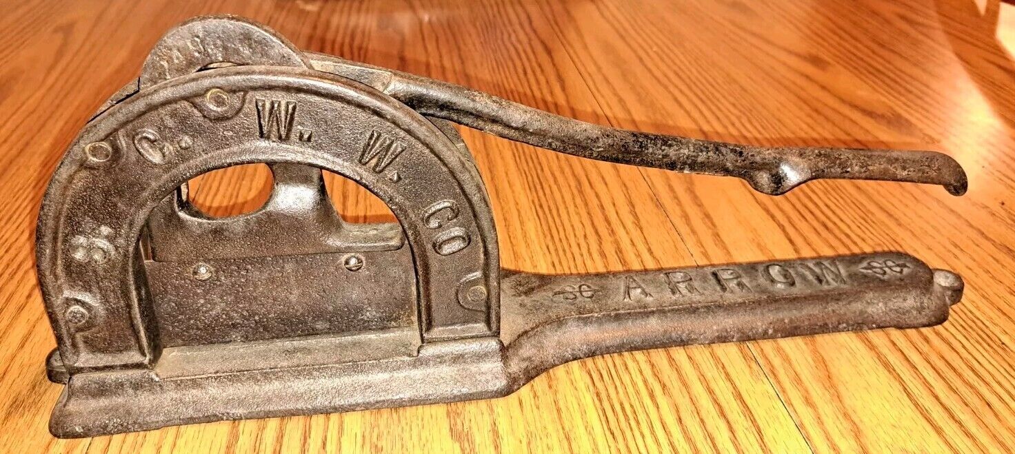 Antique Arrow Cast Iron Tobacco Cutter