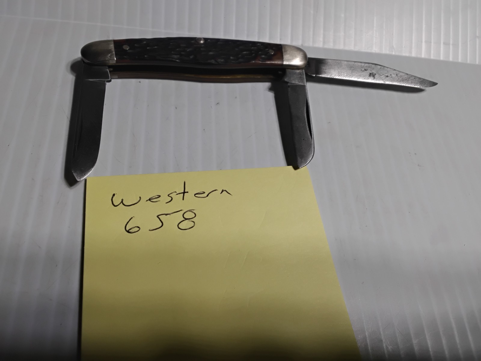 Vintage Western 658 3 Blade Pocket Knife, nice snap. LOOK..