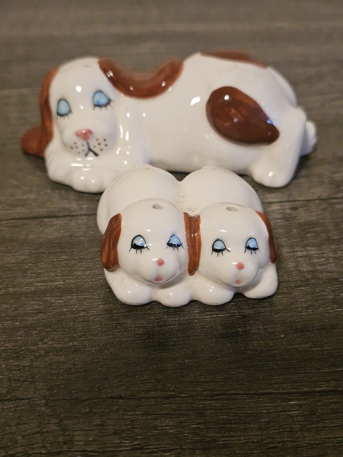 Vtg Adorable Sleeping Mom And Baby Doggies Salt & Pepper NS