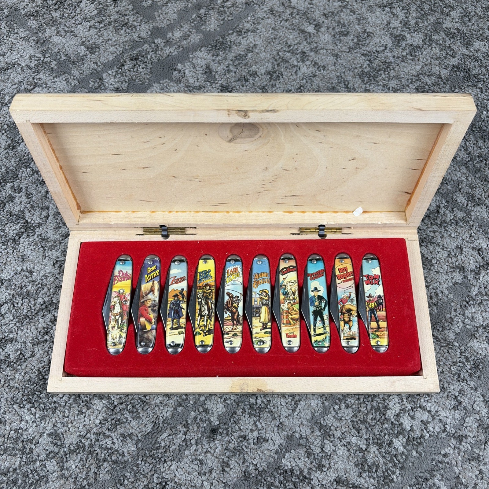 Vintage Novelty Cutlery Collectors Case With 10 Knives Mage Novelty Knife Co USA Vintage Novelty Cutlery Collectors Case With 10 Knives Mage Novelty Knife Co USA