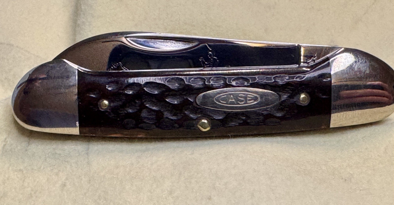Vintage 1976 Case XX 62131 Canoe Knife 4-Dot Pretty Red Bone Indian Etched Minty