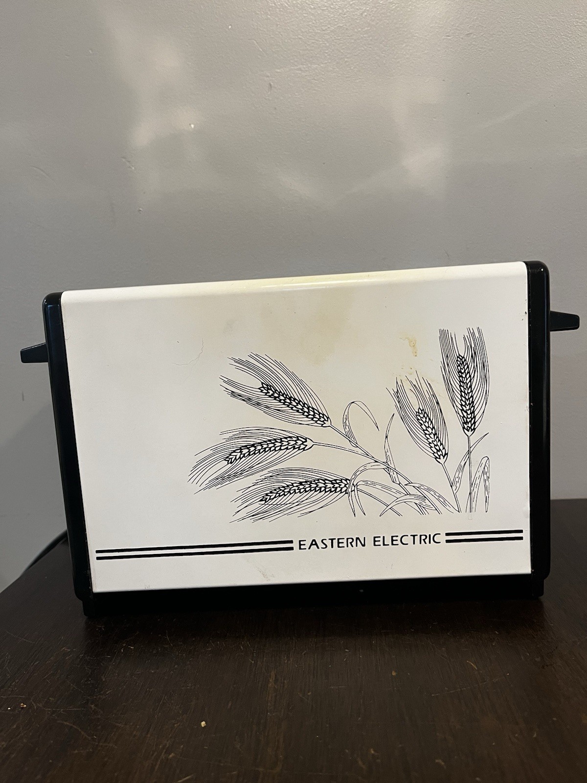 Rare Vintage 1980s eastern electric 2 Slice Toaster wheat Design. Tested Rare Vintage 1980s eastern electric 2 Slice Toaster wheat Design. Tested