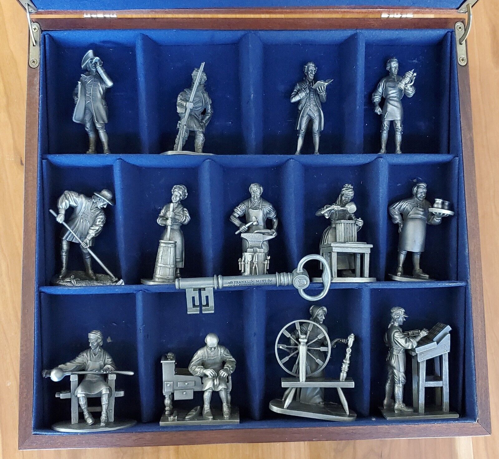 Franklin Mint Colonial People of America Pewter With Wood Case +Key, 14 Figures 
