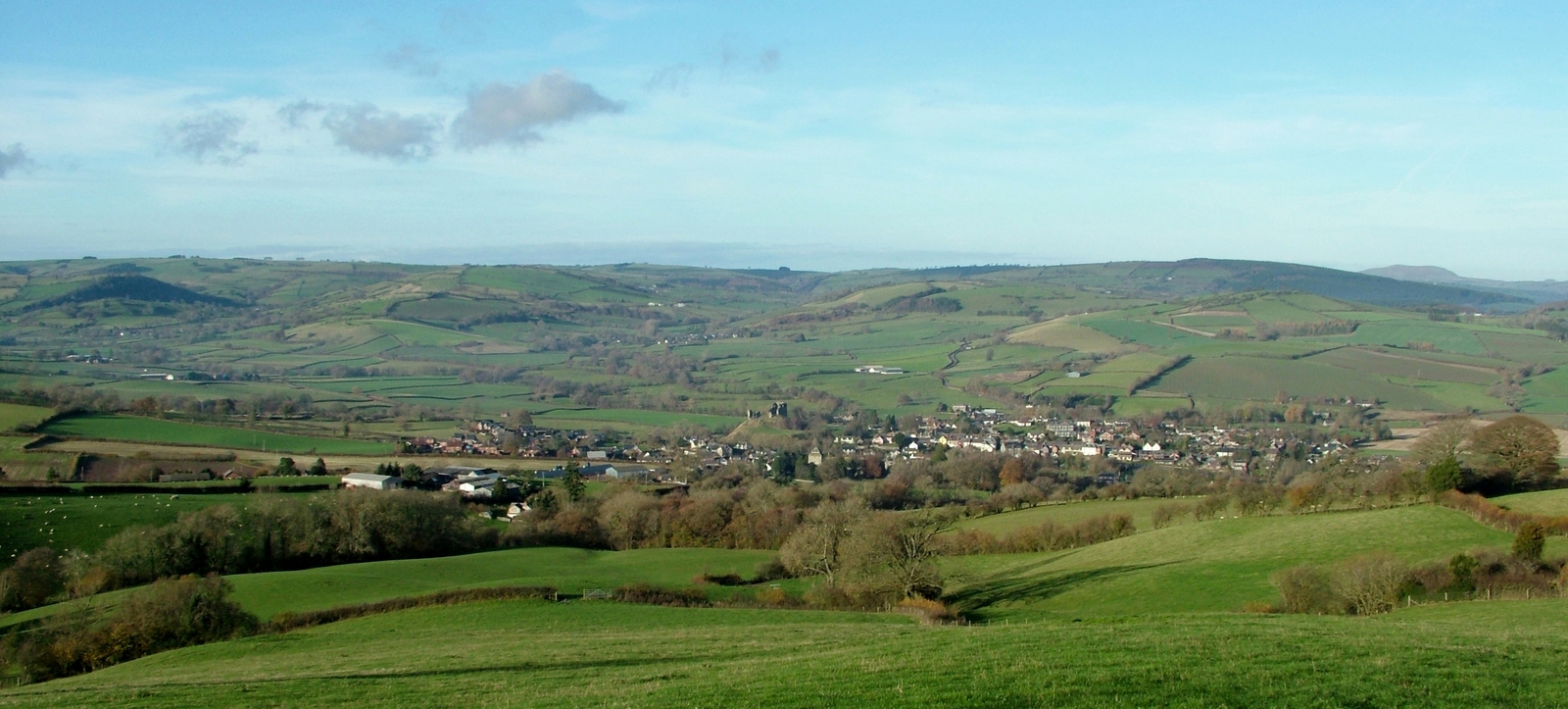 Photo 6x4 View North over Clun village The beautiful view from Upper Ridd c2014