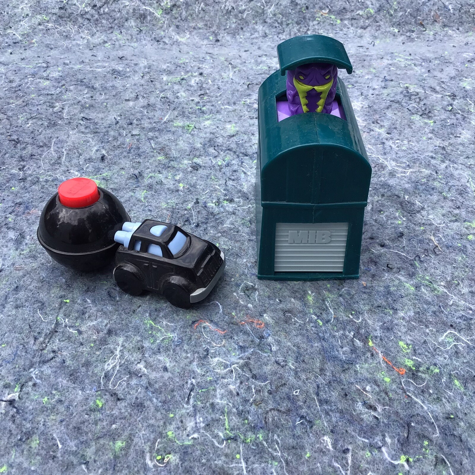 Vint 1998 Burger King Toy Men in Black Buster Purple Alien W/ Toy Car + Launcher