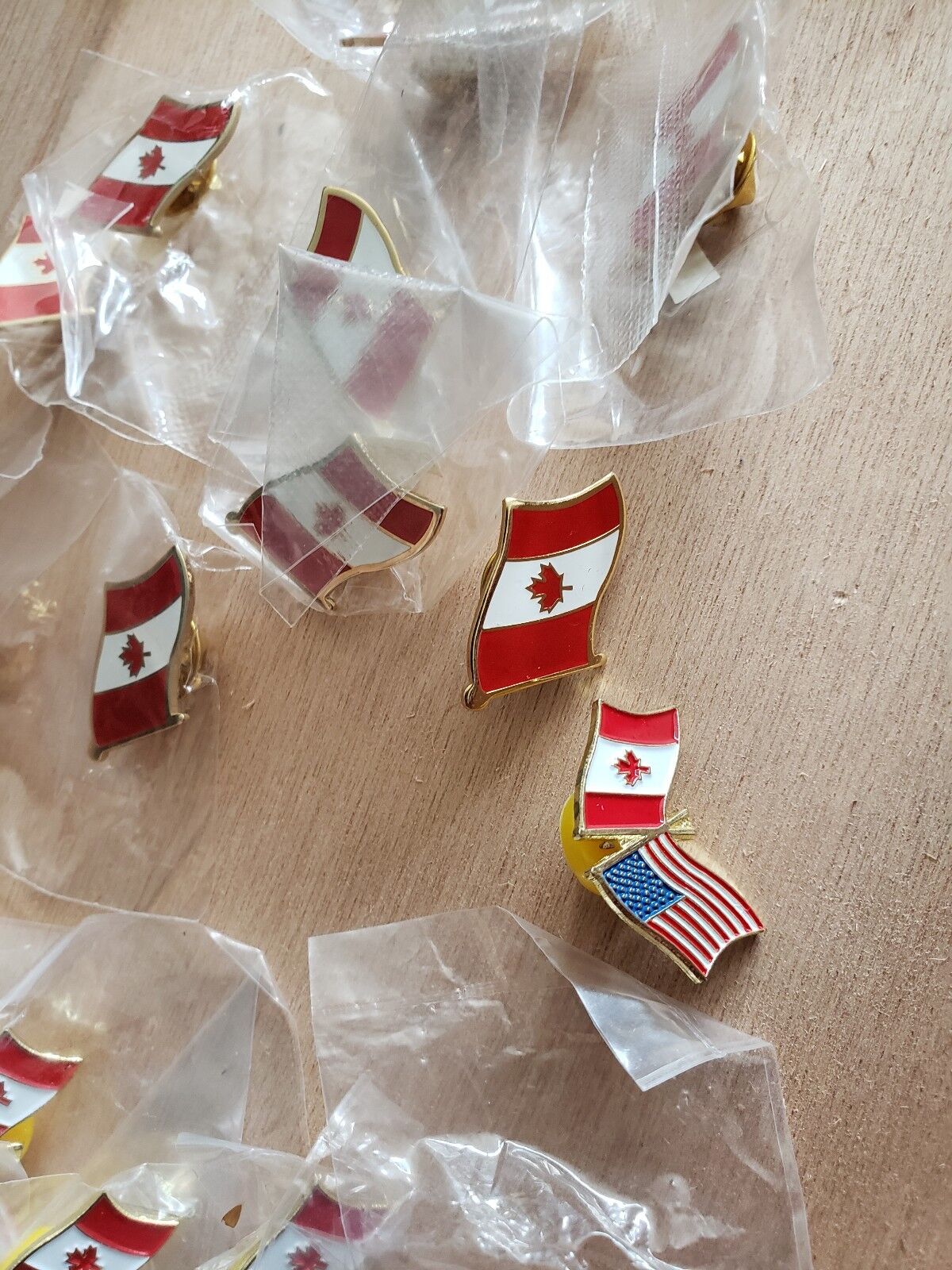 13 Pins 9 CANADA NATIONAL COUNTRY WORLD FLAG 4 CANADA USA COUNTRY FRIENDSHIP