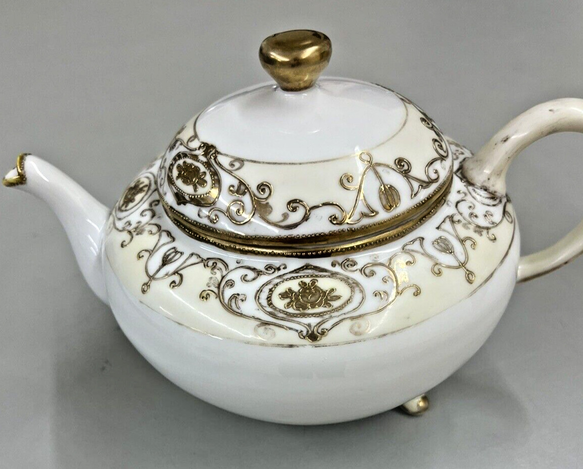 Antique Nippon Porcelain Tea Pot w/ Lid Gold Moriage Footed Morimura Brothers
